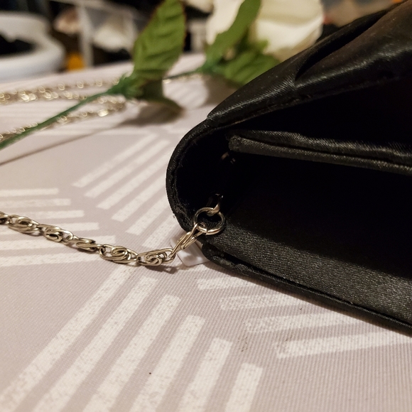 Free bundle add-on: Ardene black silky clutch bag - Picture 5 of 6